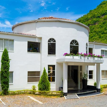 Hotel Campestre Santa Catalina San Gil Exterior photo